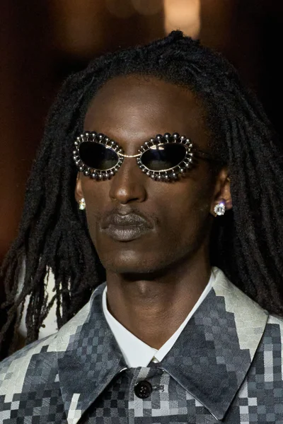 Look 99